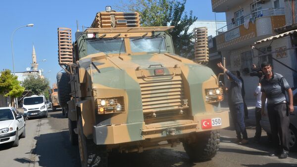 Турецкая бронетехника в приграничном районе Акчакале