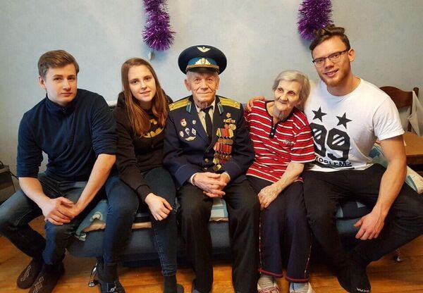 Павел Макеев в кругу семьи Павел Макеев в кругу семьи