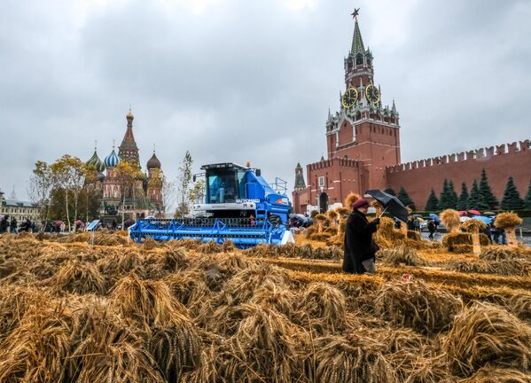 Фестиваль Золотая осень на Красной площади в Москве