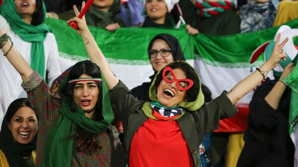Болельщицы сборной Ирана по футболу