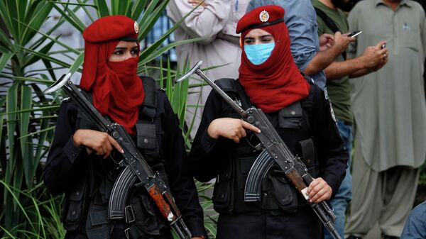 Пакистанские женщины-полицейские