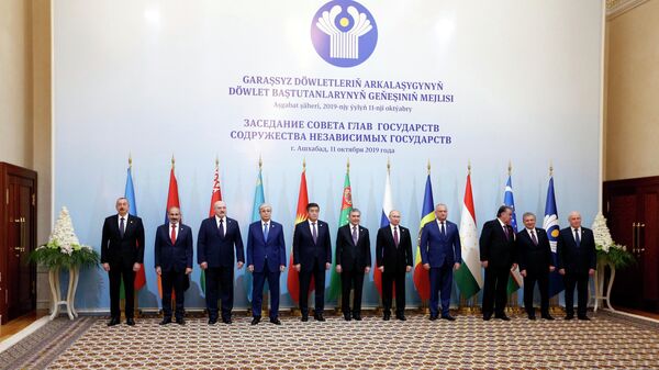Президент РФ Владимир Путин на церемонии совместного фотографирования Совета глав государств СНГ