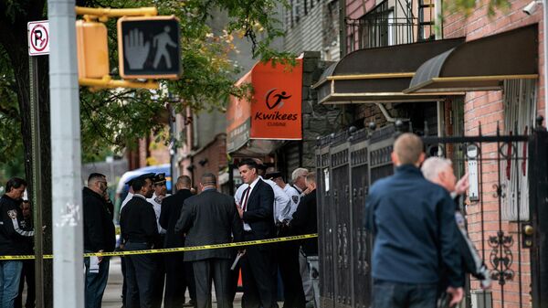 Полиция Нью-Йорка на месте стрельбы в Бруклине, Нью-Йорк. 12 октября 2019 