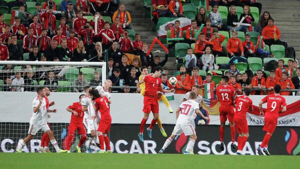 Игровой момент матча Венгрия - Азербайджан