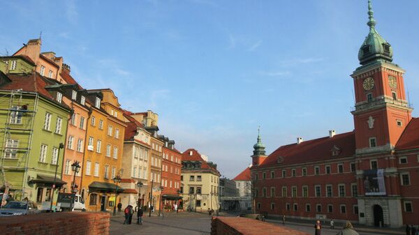 Дворцовая площадь в Варшаве. Справа - Королевский замок