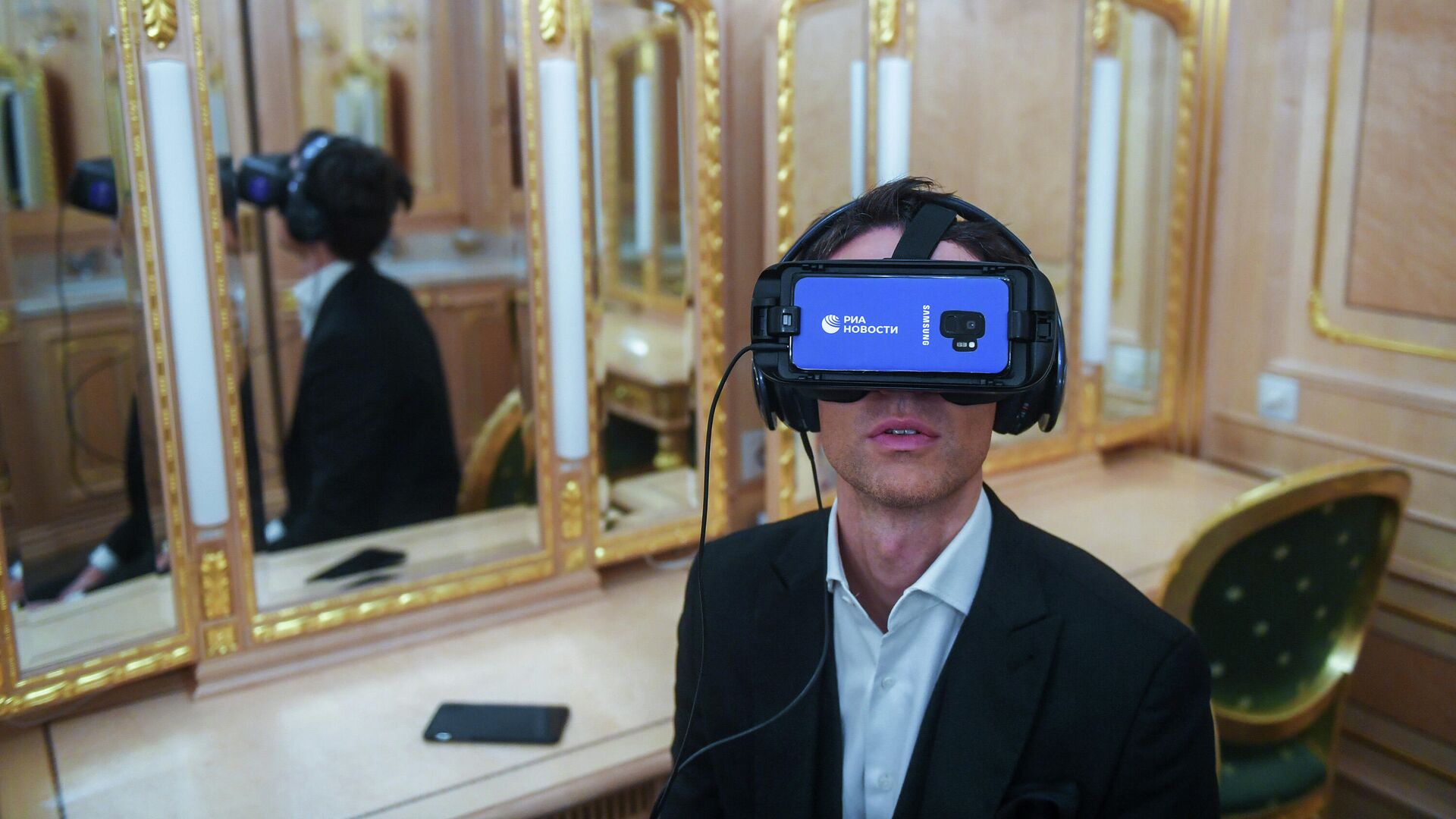 Марк Тишман ознакомился с VR-проектом РИА Новости Слепые в большом городе - РИА Новости, 1920, 13.05.2020