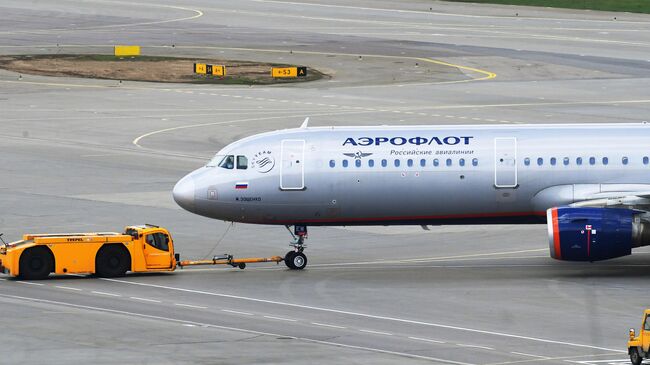 Самолет Аэрофлота Airbus A321-211 в аэропорту Шереметьево
