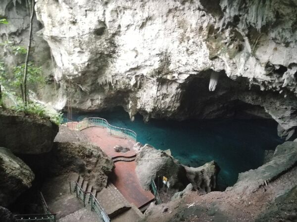 Одно из озер в пещере нацпарка LosTres Ojos
