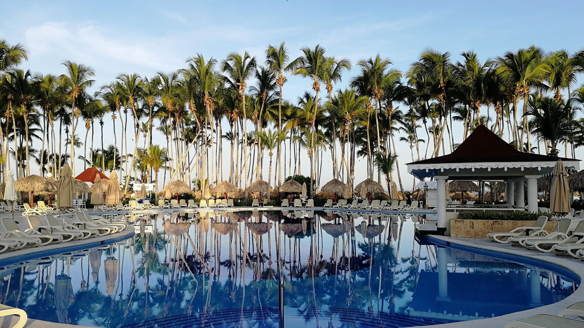 Доминикана. Бассейн в отеле Grand Bahia Principe LaRomana 5* - РИА Новости, 1920, 20.09.2022