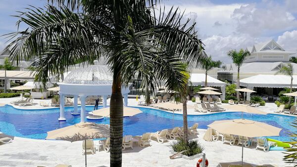 Доминикана. Вид на бассейн из номера в отеле Grand Bahia Principe La Romana 5*
