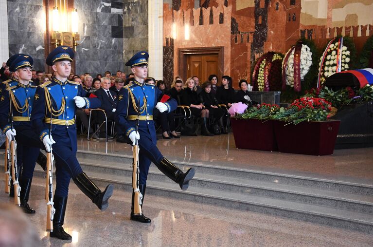 Военнослужащие роты почетного караула на церемонии прощания с летчиком-космонавтом СССР, дважды Героем Советского Союза генерал-майором авиации Алексеем Леоновым