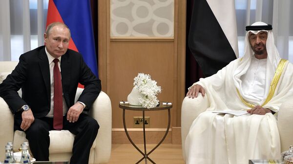 Президент РФ Владимир Путин и наследный принц Абу-Даби, заместитель верховного главнокомандующего вооружёнными силами Объединённых Арабских Эмиратов Мухаммед бен Заид Аль Нахайян 