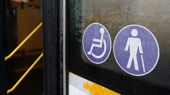 Опознавательный знак Инвалид на автобусе