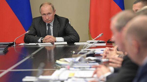 Президент РФ Владимир Путин проводит совещание по вопросам ликвидации последствий паводков в Иркутской области и на Дальнем Востоке