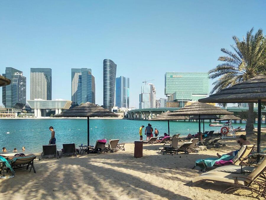 Пляж в Абу-Даби, ОАЭ