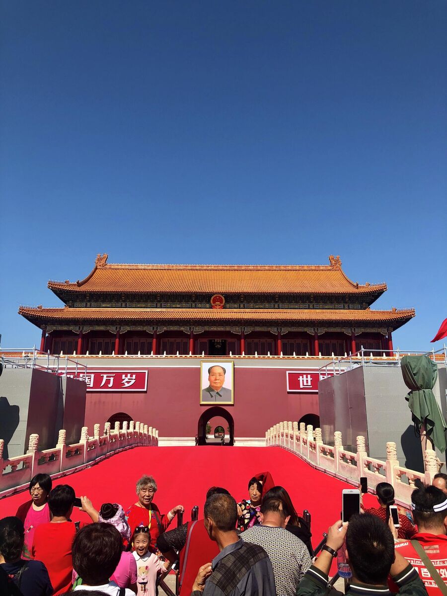 Туристы мавзолея Мао Цзэдуна, Пекин, Китай