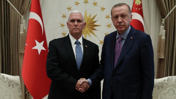 Вице-президент США Майк Пенс и президент Турции Реджеп Тайип Эрдоган