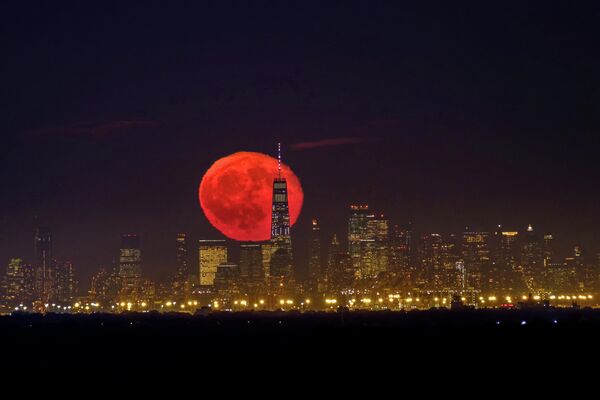 Луна над Манхэттеном