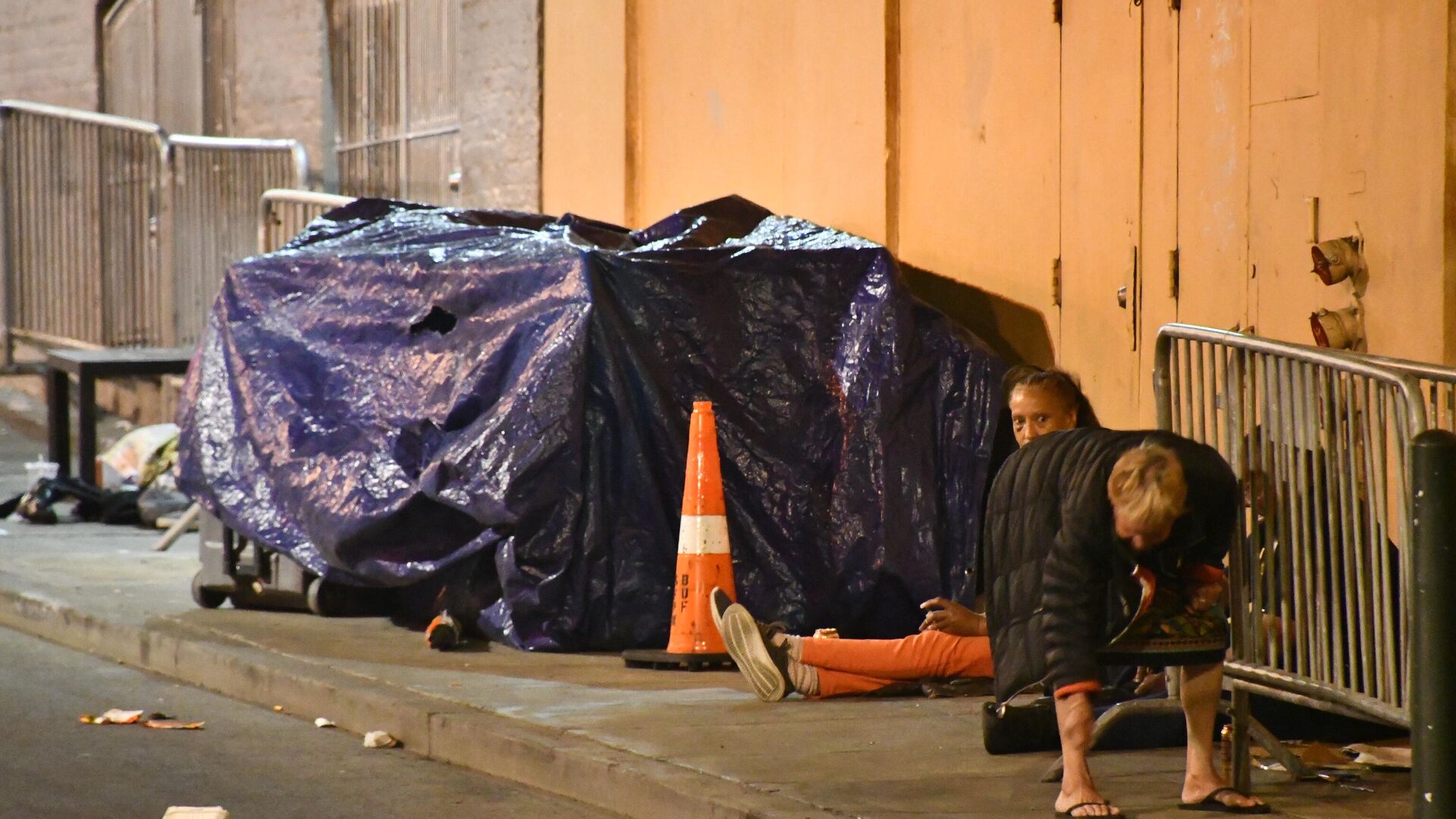Бездомные на ночь устраивают палаточные городки на улицах Сан-Франциско - РИА Новости, 1920, 19.10.2023