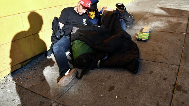 В Сан-Франциско начали борьбу с бездомными, выдавая им билеты в один конец