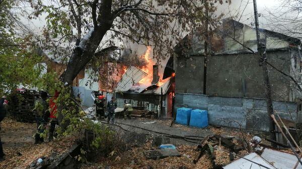 Открытое горение в двух жилых домах в Новосибирске