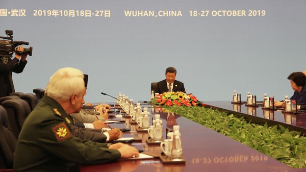 Председатель КНР Си Цзиньпин встретился с представителями иностранных делегаций, прибывших на Всемирные военные игры в г.Ухань, 18 октября 2019 