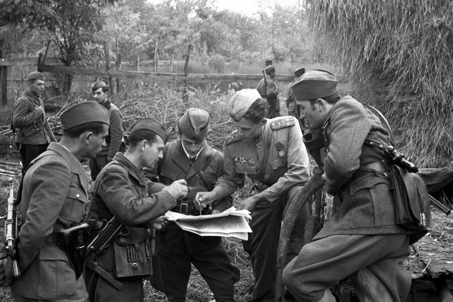 Югославские партизаны координируют свои действия с частями Советской Армии
