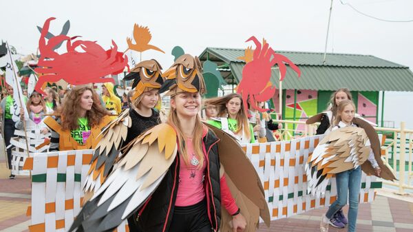 Участники карнавала на фестивале Алушта. Green