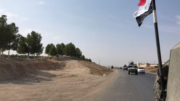 Патруль военной полиции РФ в районе Манбиджа на северо-востоке Сирии