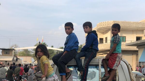 Жители города Айн-аль-Араб (Кобани - курдский язык) расположенный на сирийско-турецкой границе