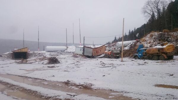 Вид рабочего поселка в Курагинском районе Красноярского края, где ночью была прорвана дамба