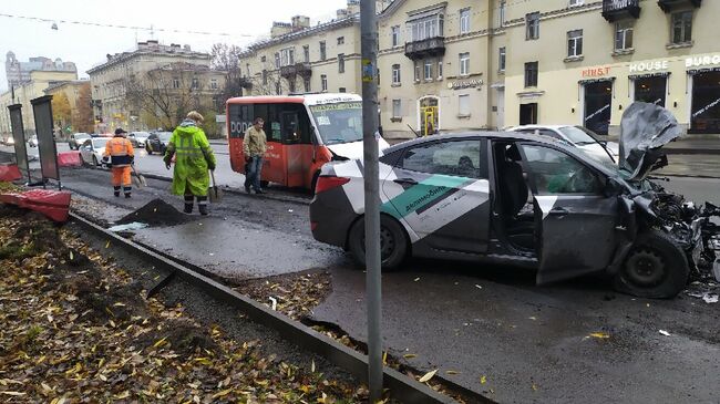 ДТП с участием каршерингового автомобиля и маршрутки в Санкт-Петербурге