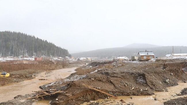 Место прорыва технологической дамбы на реке Сейба в Курагинском районе Красноярского края