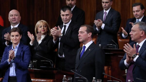  Председатель правительства РФ Дмитрий Медведев выступает в Народной скупщине Сербии в Белграде