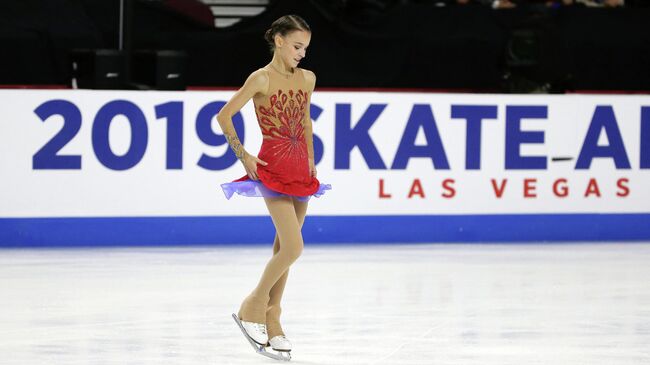 Анна Щербакова (Россия) во время выступления на первом этапе Гран-при Skate America в Лас-Вегасе (США) по фигурному катанию