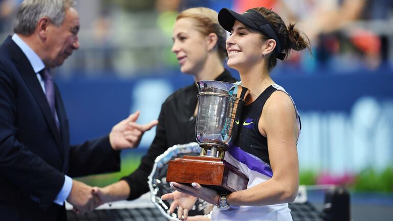 Шамиль Тарпищев, Анастасия Павлюченкова (на заднем плане) и Белинда Бенчич