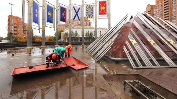 Консервация на зимний сезон фонтана Музыка славы на Площади Славы в Москве