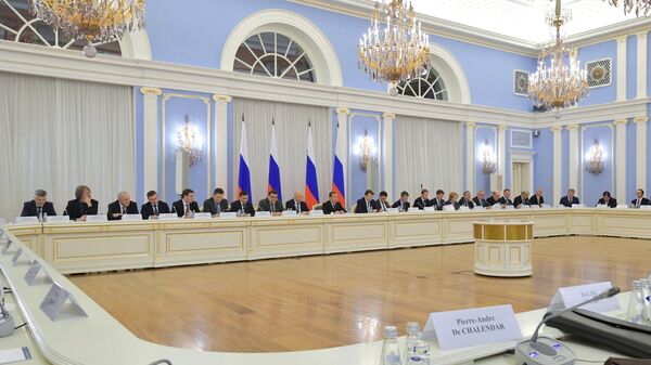 Председатель правительства РФ Дмитрий Медведев проводит заседание Консультативного совета по иностранным инвестициям в Российской Федерации. 21 октября 2019 