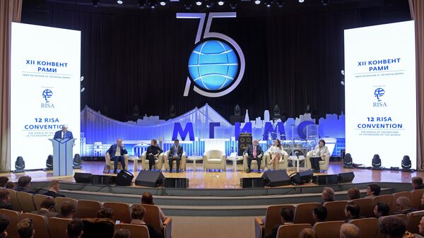 Во время пленарной сессии на тему Мир регионов vs. регионы мира в рамках XII Конвента Российской ассоциации международных исследований в МГИМО МИД РФ.