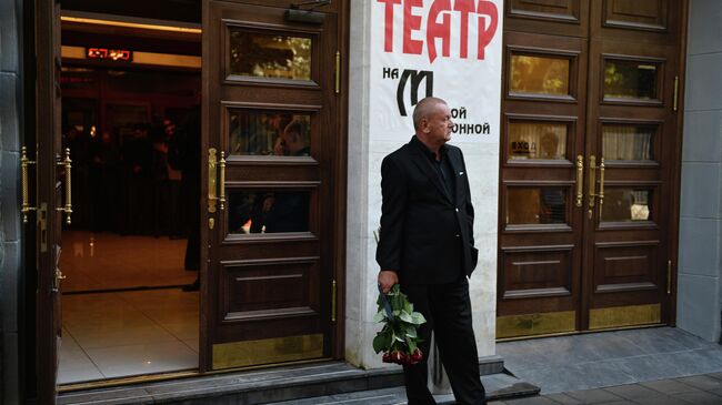 Вход в здание Театра на Малой Бронной