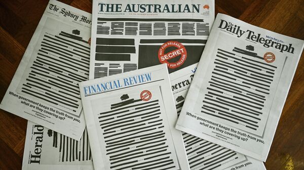 Первые полосы главных австралийских газет,  отредактированные в ходе акции Ваше право знать 