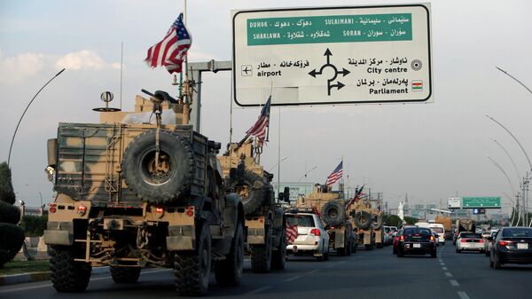 Колонна американских военных автомобилей на территории Ирака после вывода из северной Сирии