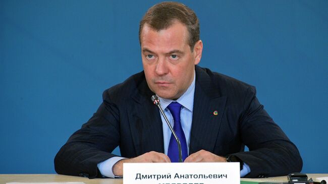 Председатель правительства РФ Дмитрий Медведев на заседании Международного попечительского совета Московской школы управления Сколково