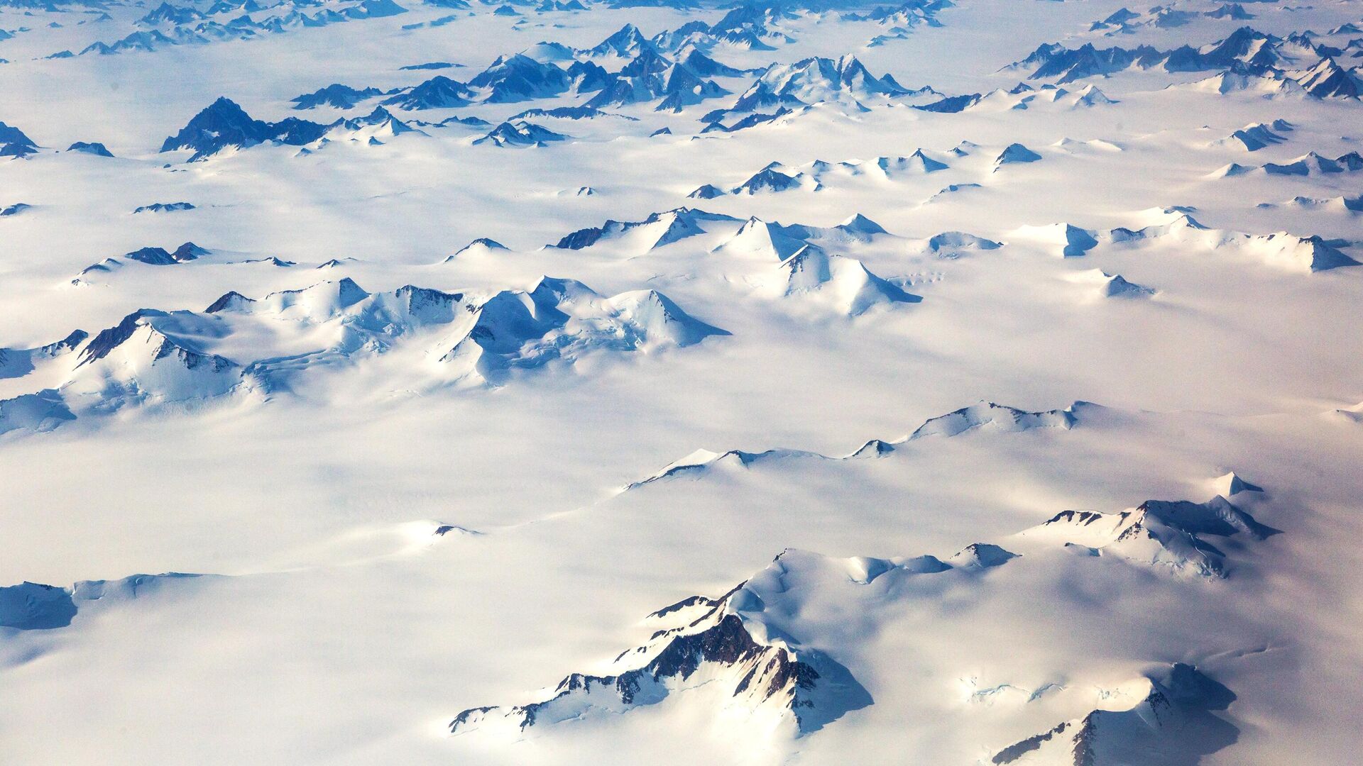 Заснеженные горы на острове Гренландия - РИА Новости, 1920, 20.08.2021