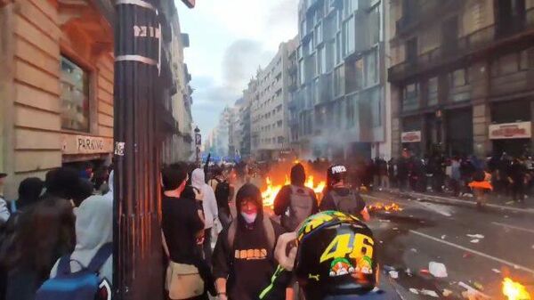 Барселона в огне: акции протеста в Каталонии