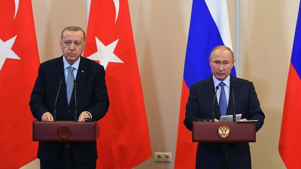 Президент РФ Владимир Путин и президент Турции Реджеп Тайип Эрдоган на пресс-конференции по итогам встречи