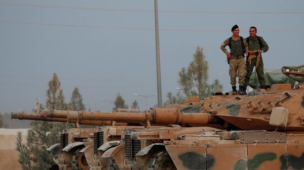 Турецкие военные в городе Акчакале в провинции Шанлыурфа недалеко от границы с Сирией