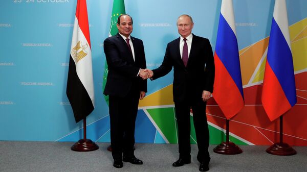 Президент РФ Владимир Путин и президент Арабской республики Египет Абдель Фаттах ас-Сиси во время встречи 