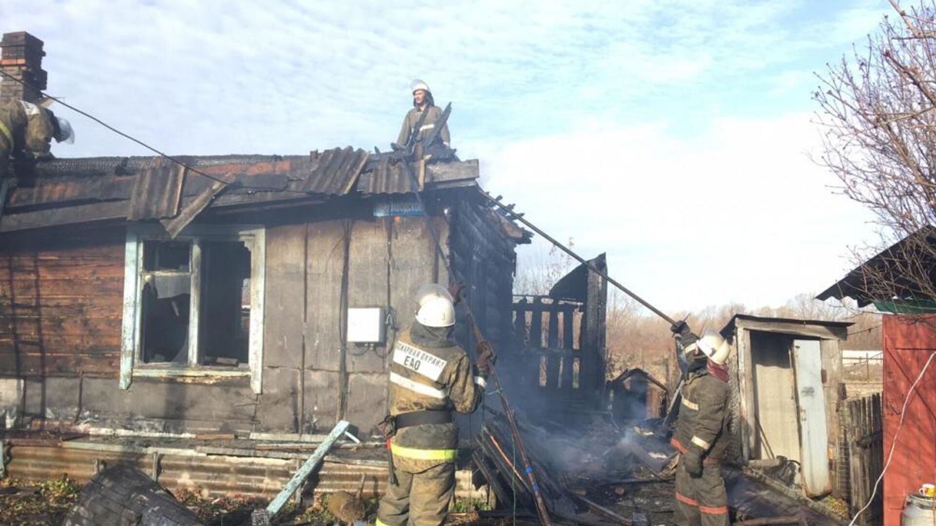Пожар в доме на станции Ленинск в Еврейской автономной области  - РИА Новости, 1920, 23.10.2019