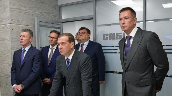 Премьер-министр РФ Дмитрий Медведев посетил ПАО Сибур Холдинг
